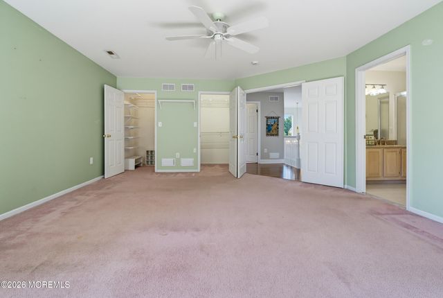 11 Camelot Drive, Monroe, NJ 08831