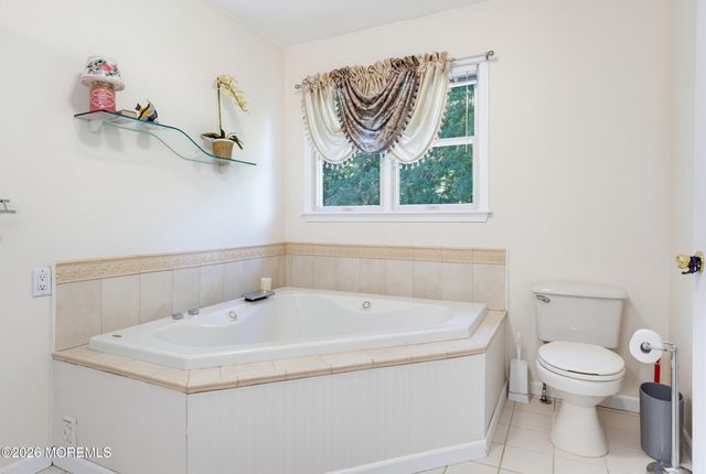 11 Camelot Drive, Monroe, NJ 08831