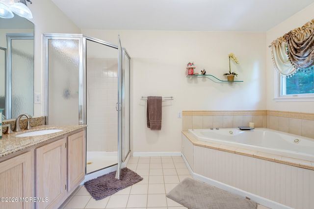 11 Camelot Drive, Monroe, NJ 08831