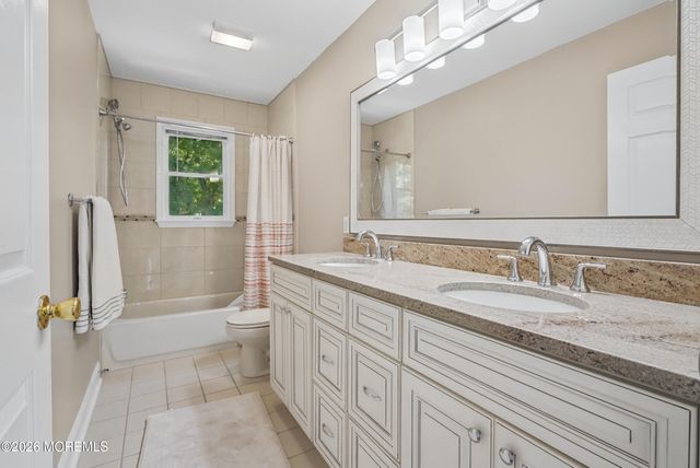 11 Camelot Drive, Monroe, NJ 08831