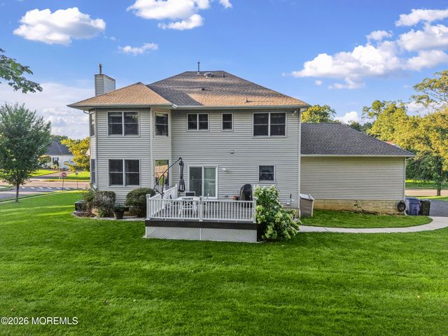 11 Camelot Drive, Monroe, NJ 08831