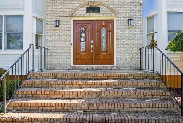 11 Camelot Drive, Monroe, NJ 08831