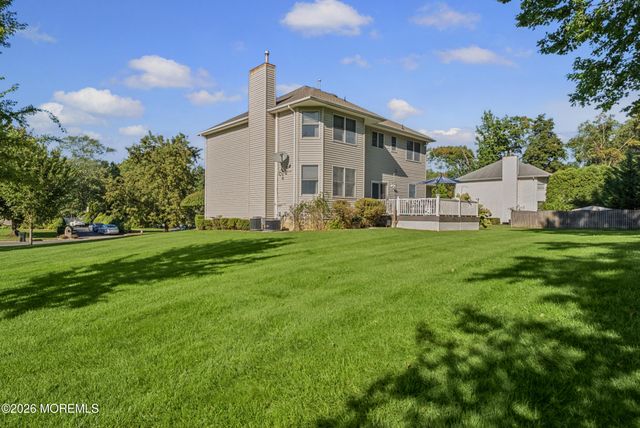11 Camelot Drive, Monroe, NJ 08831