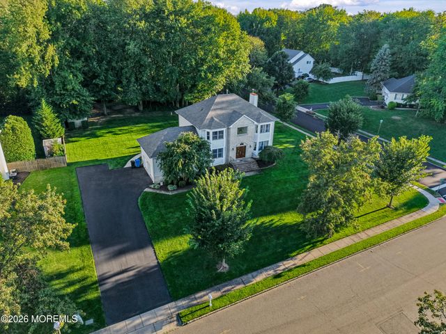 11 Camelot Drive, Monroe, NJ 08831
