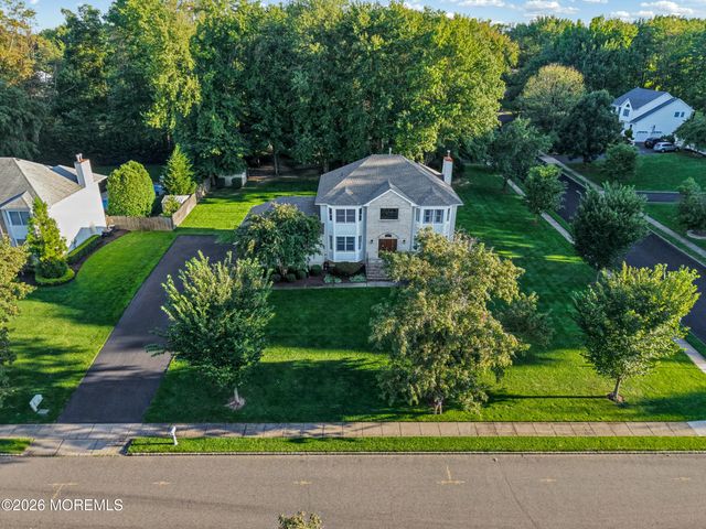 11 Camelot Drive, Monroe, NJ 08831