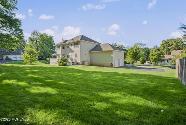 11 Camelot Drive, Monroe, NJ 08831