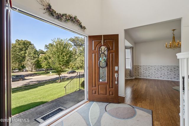 11 Camelot Drive, Monroe, NJ 08831
