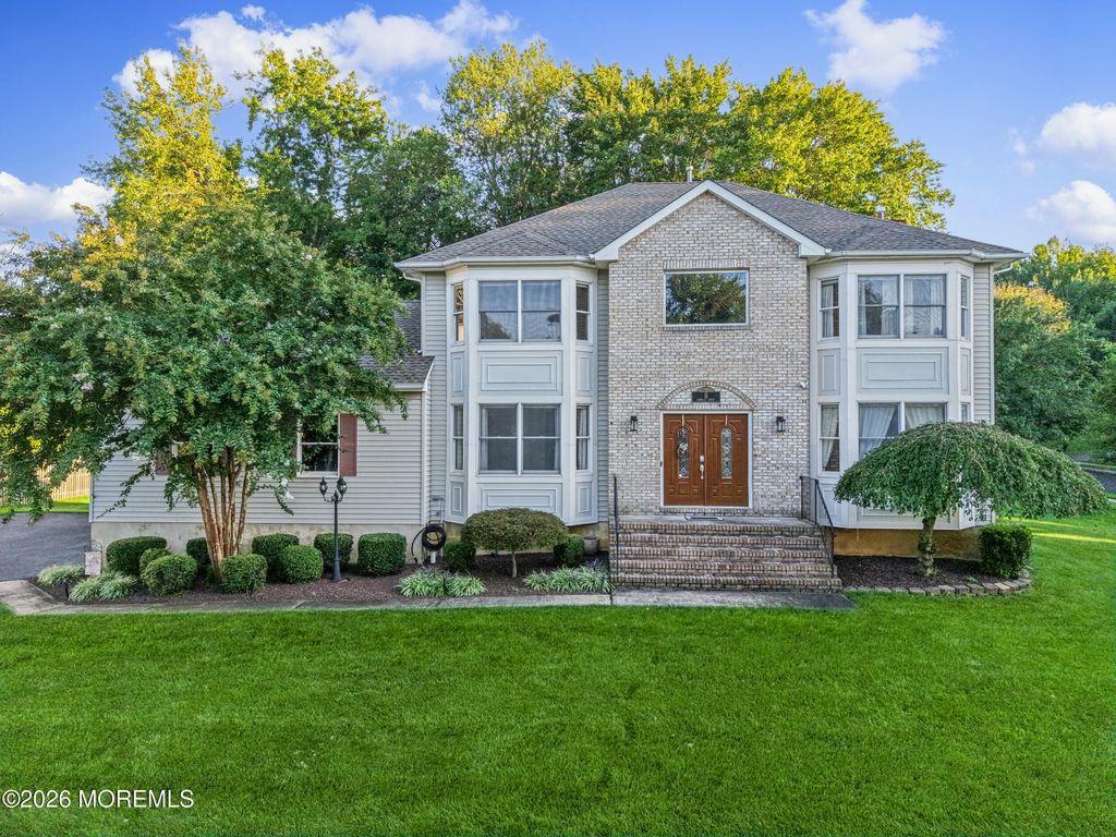 11 Camelot Drive, Monroe, NJ 08831