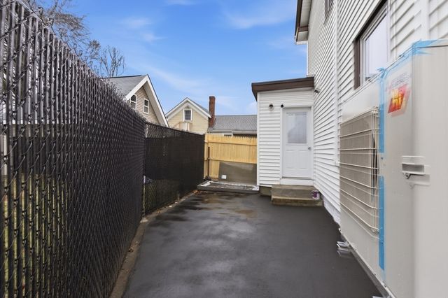 7 Pine St, Stoneham, MA 02180