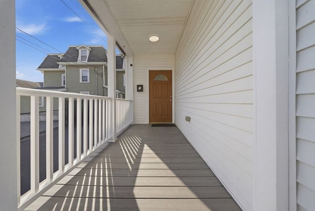 7 Pine St, Stoneham, MA 02180