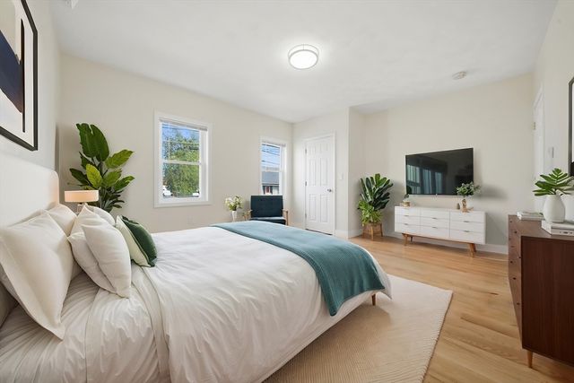 7 Pine St, Stoneham, MA 02180