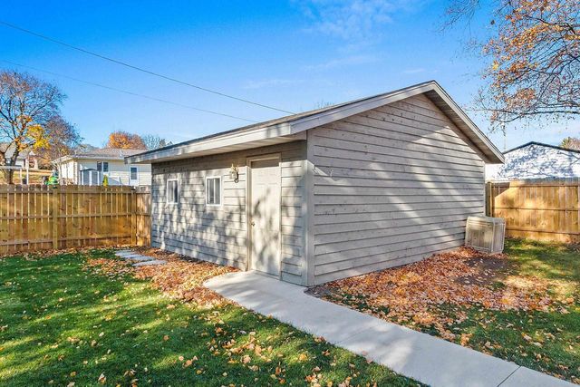 111 N GENEVA AVENUE, Sturgeon Bay, WI 54235