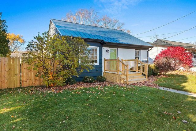 111 N GENEVA AVENUE, Sturgeon Bay, WI 54235