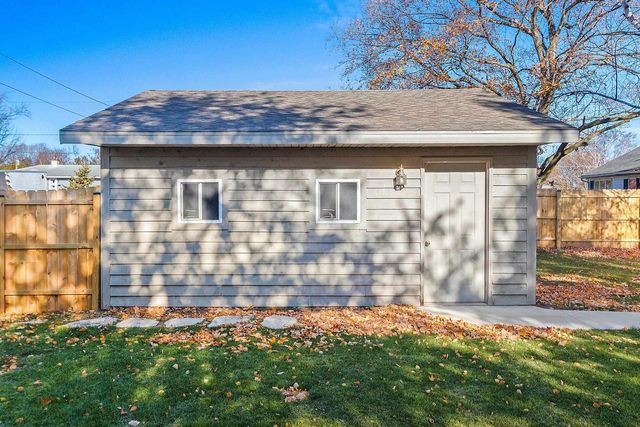 111 N GENEVA AVENUE, Sturgeon Bay, WI 54235