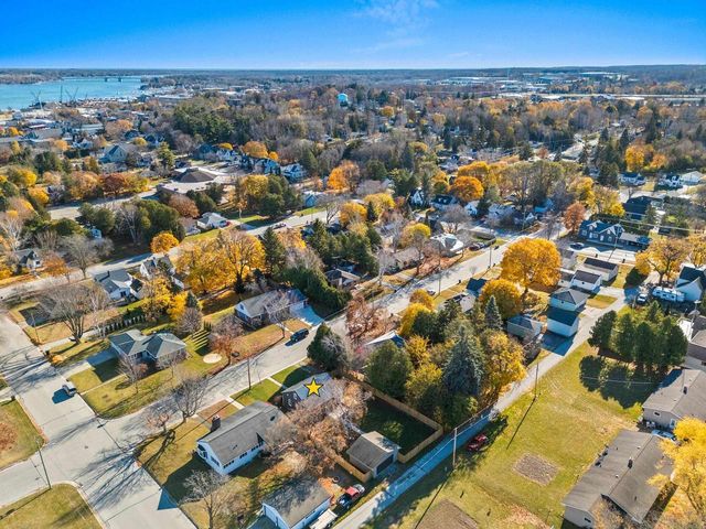 111 N GENEVA AVENUE, Sturgeon Bay, WI 54235