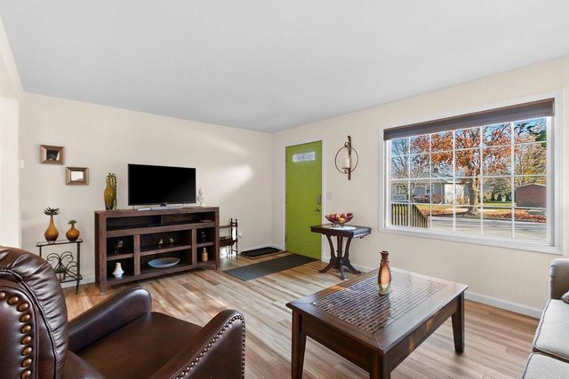 111 N GENEVA AVENUE, Sturgeon Bay, WI 54235