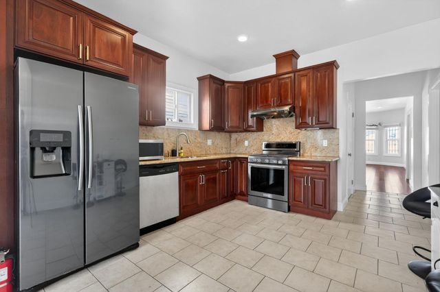 1539 International Boulevard, Oakland, CA 94606