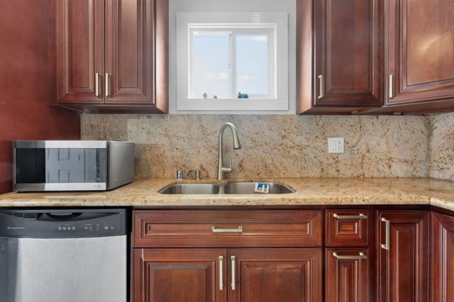 1539 International Boulevard, Oakland, CA 94606
