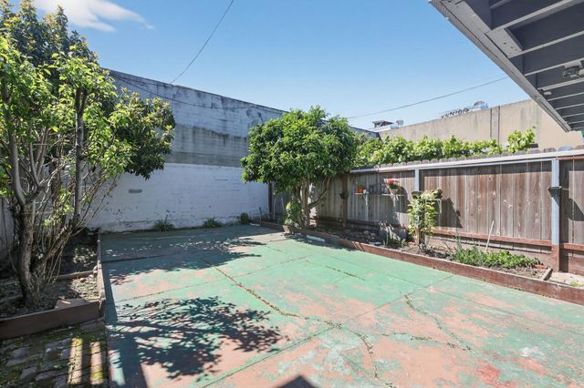 1539 International Boulevard, Oakland, CA 94606