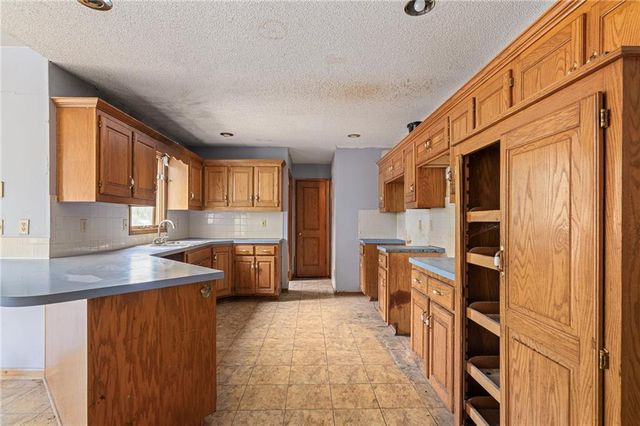 7104 E 134th Terrace, Grandview, MO 64030