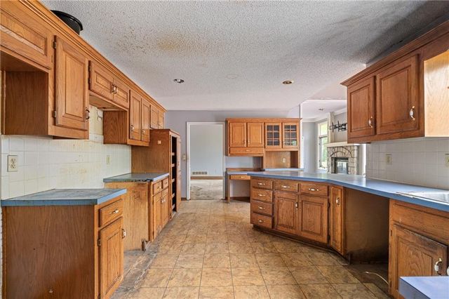 7104 E 134th Terrace, Grandview, MO 64030