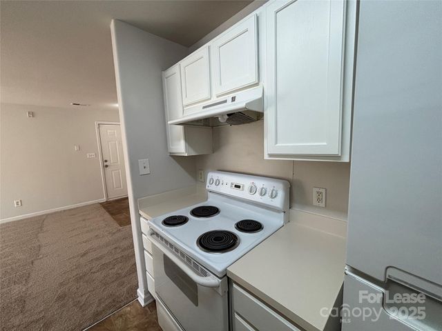 938 Plaza Walk Drive, Charlotte, NC 28215