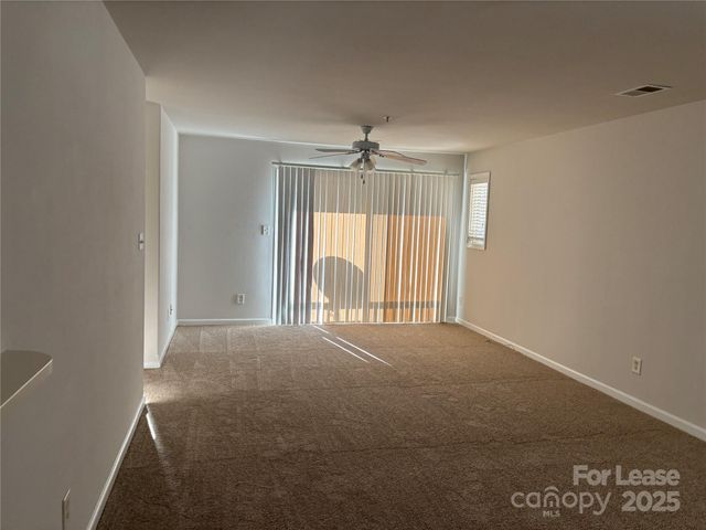 938 Plaza Walk Drive, Charlotte, NC 28215