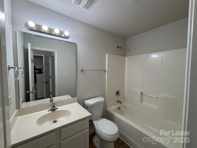 938 Plaza Walk Drive, Charlotte, NC 28215