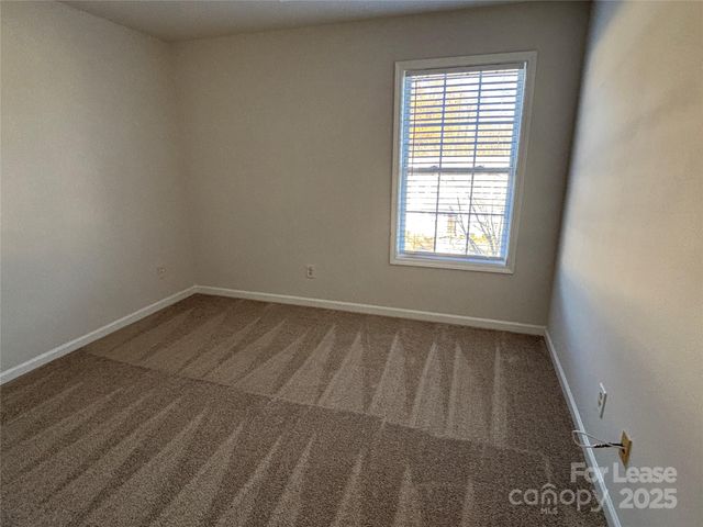 938 Plaza Walk Drive, Charlotte, NC 28215