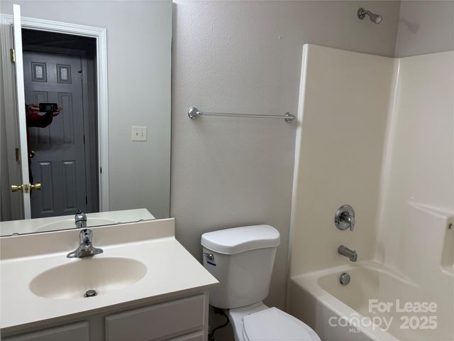 938 Plaza Walk Drive, Charlotte, NC 28215