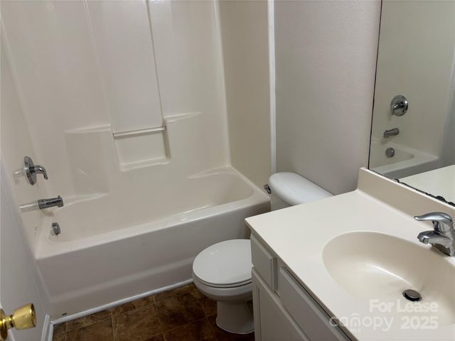 938 Plaza Walk Drive, Charlotte, NC 28215