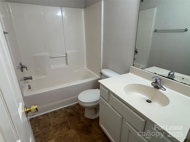 938 Plaza Walk Drive, Charlotte, NC 28215