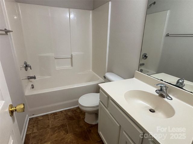 938 Plaza Walk Drive, Charlotte, NC 28215