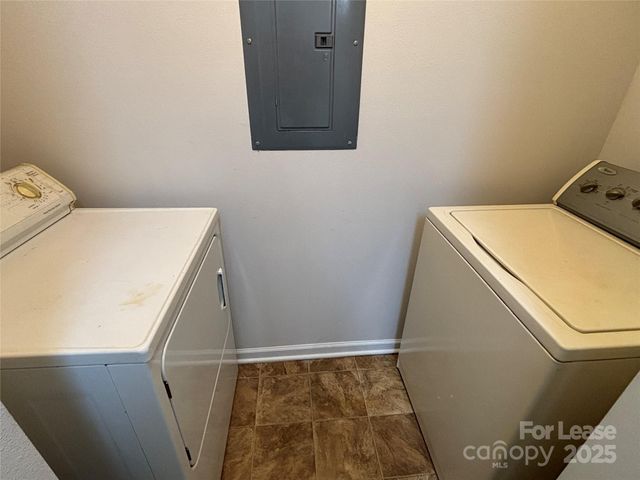 938 Plaza Walk Drive, Charlotte, NC 28215