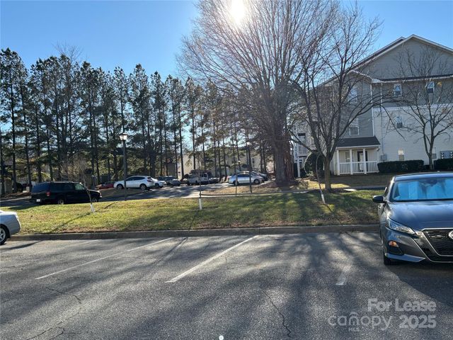 938 Plaza Walk Drive, Charlotte, NC 28215