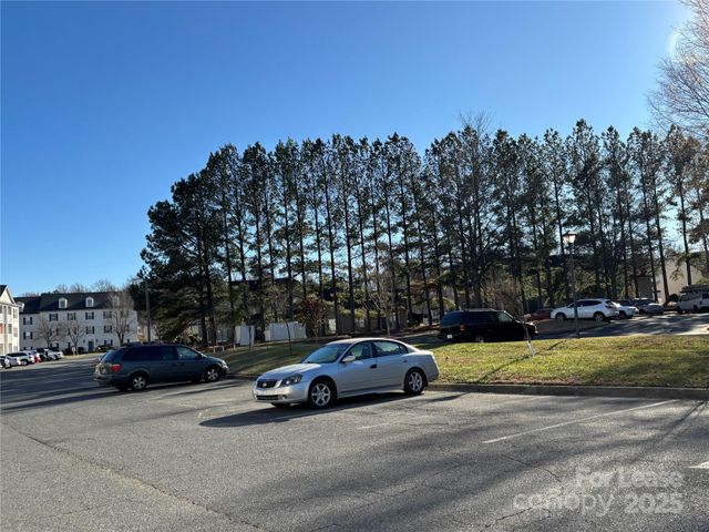 938 Plaza Walk Drive, Charlotte, NC 28215