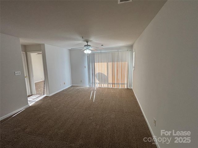 938 Plaza Walk Drive, Charlotte, NC 28215