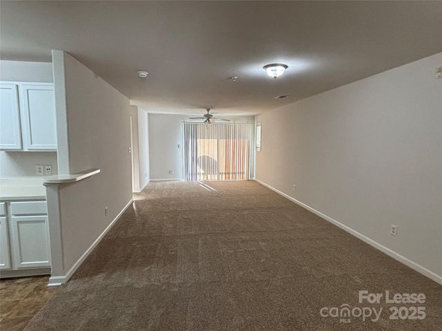 938 Plaza Walk Drive, Charlotte, NC 28215