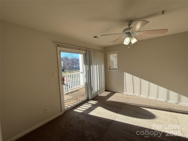 938 Plaza Walk Drive, Charlotte, NC 28215