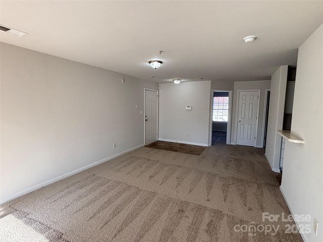 938 Plaza Walk Drive, Charlotte, NC 28215