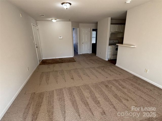 938 Plaza Walk Drive, Charlotte, NC 28215