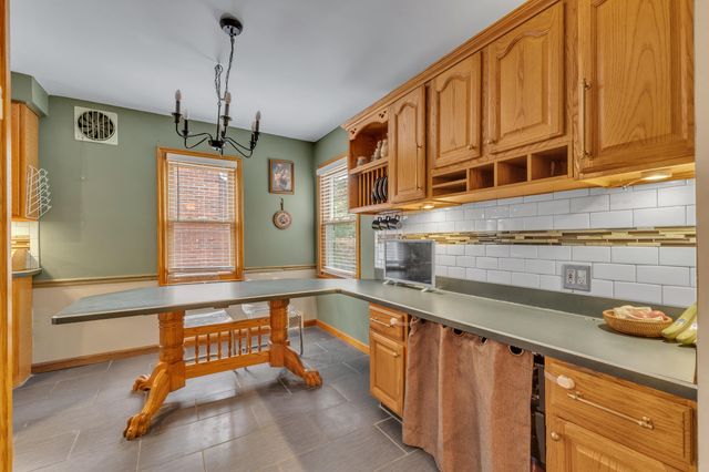 15106 White Avenue, Allen Park City, MI 48101