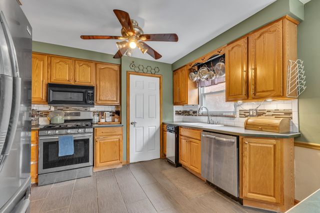 15106 White Avenue, Allen Park City, MI 48101