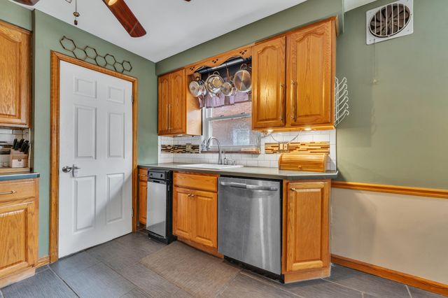 15106 White Avenue, Allen Park City, MI 48101