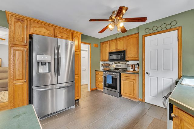15106 White Avenue, Allen Park City, MI 48101
