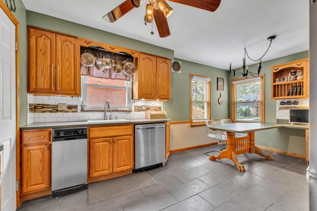 15106 White Avenue, Allen Park City, MI 48101