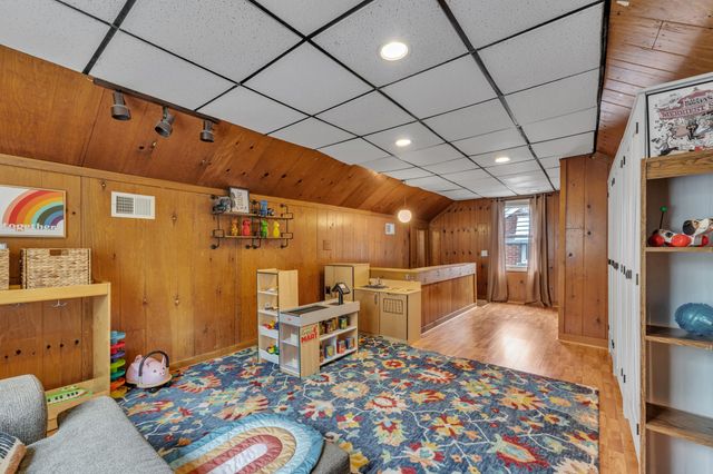15106 White Avenue, Allen Park City, MI 48101