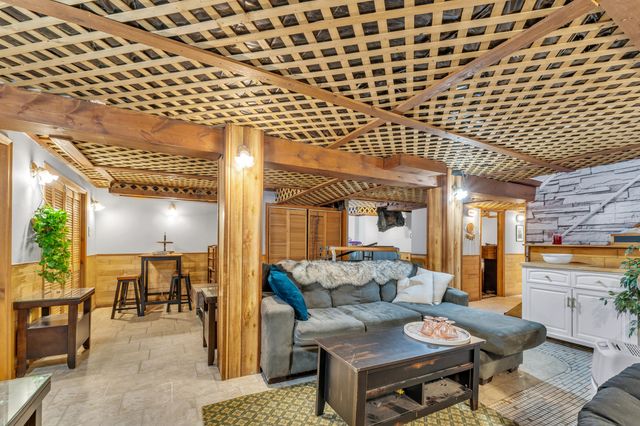15106 White Avenue, Allen Park City, MI 48101