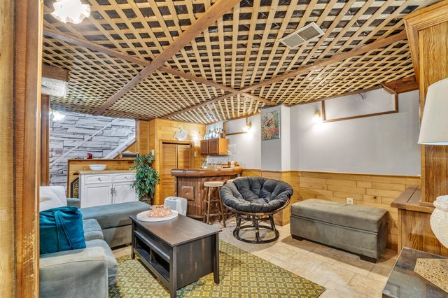 15106 White Avenue, Allen Park City, MI 48101