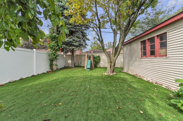 15106 White Avenue, Allen Park City, MI 48101